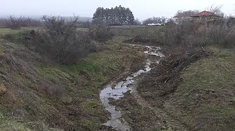 Почистване на дере в Трапоклово осигури нормална проводимост