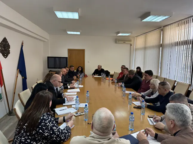 Областният управител проведе консултации за състава на РИК – Плевен за изборите на 19 април 2026 г.