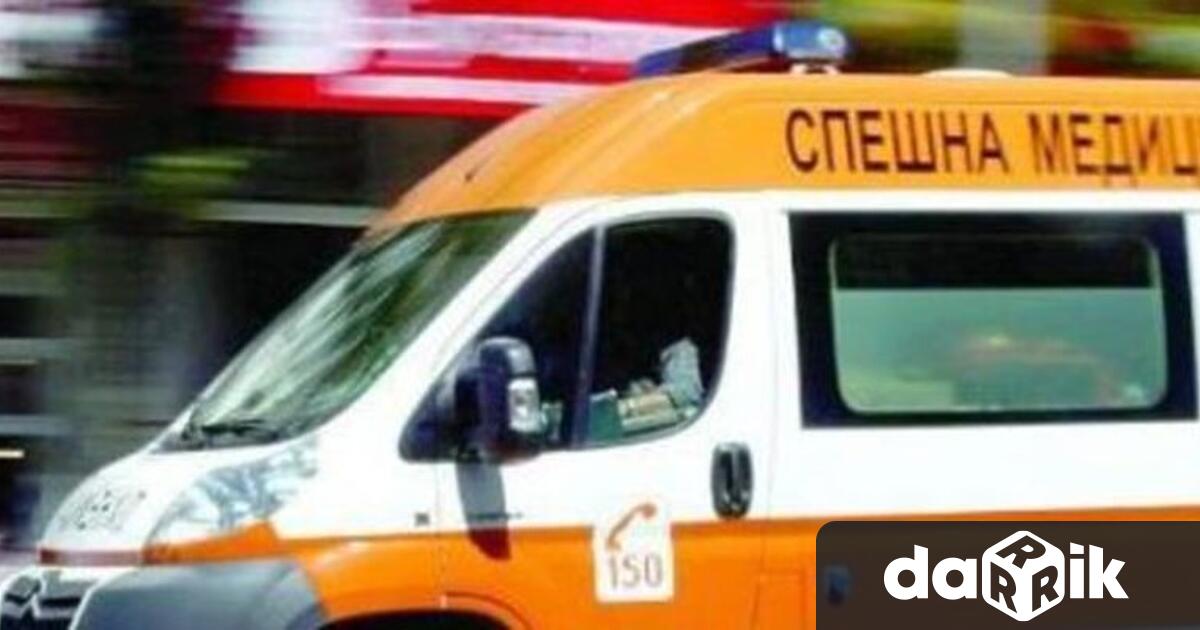 Водач на лек автомобил е пострадал при ПТП на път