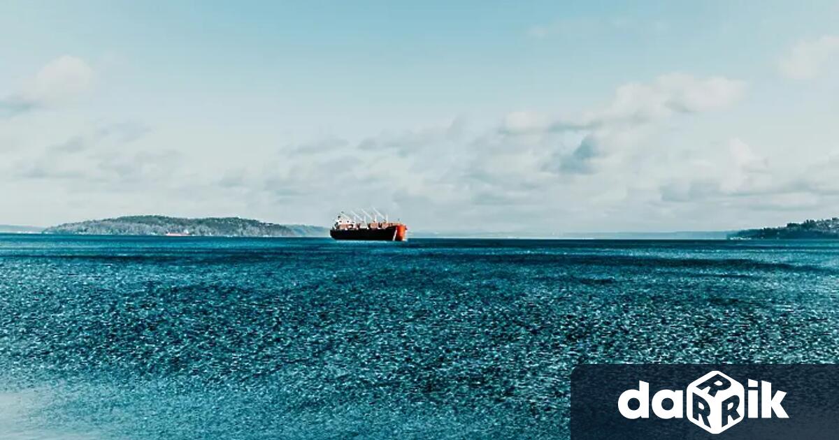 Водолази откриха петно от дизел с голям периметър в района