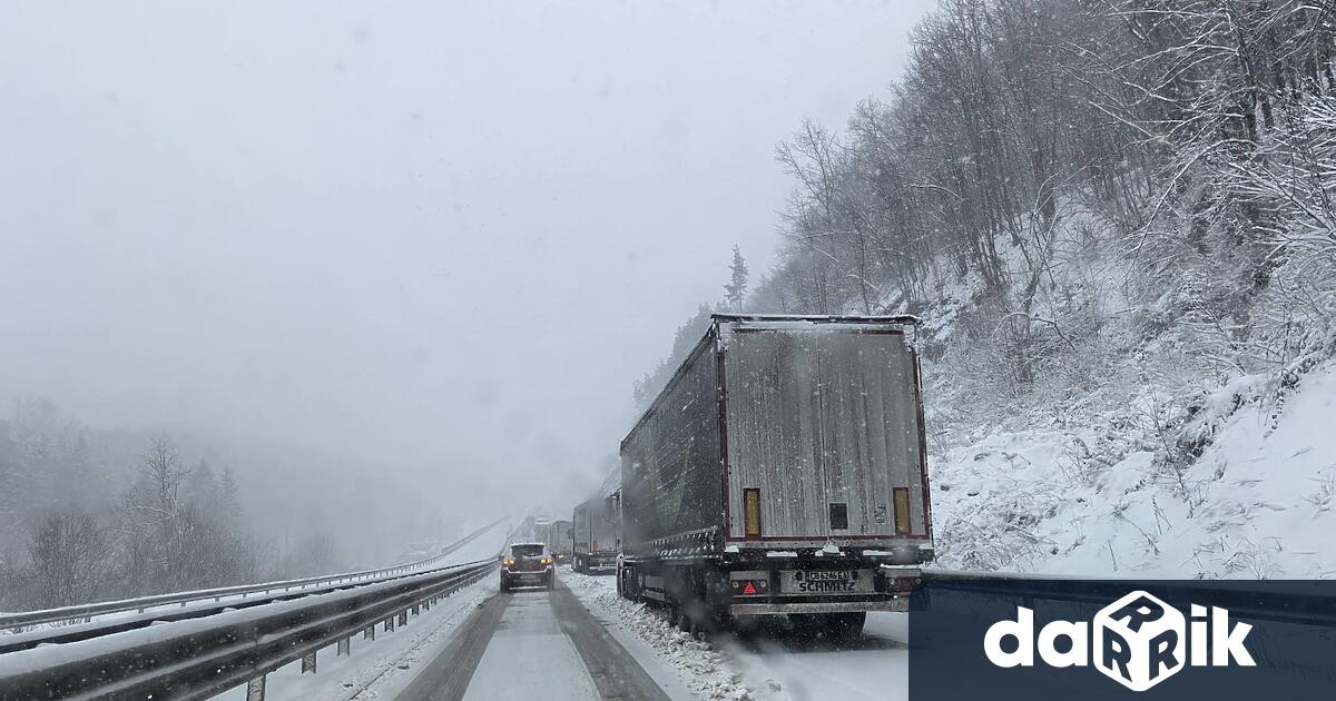 Лошото време и падналият сняг доведе до инциденти в ранните