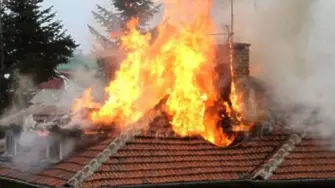 Семейство пострада след взрив на газова бутилка в дома им в Глушник