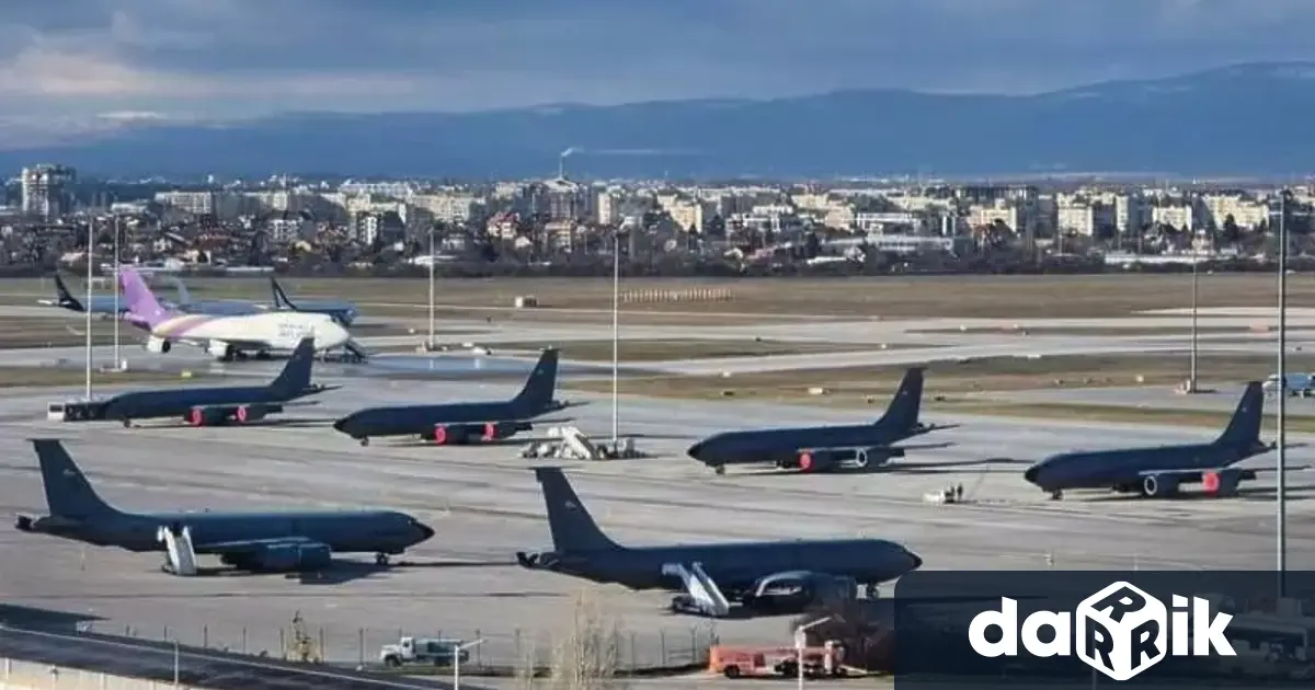 Постове във Фейсбук свидетелстват че на летище София са разположени