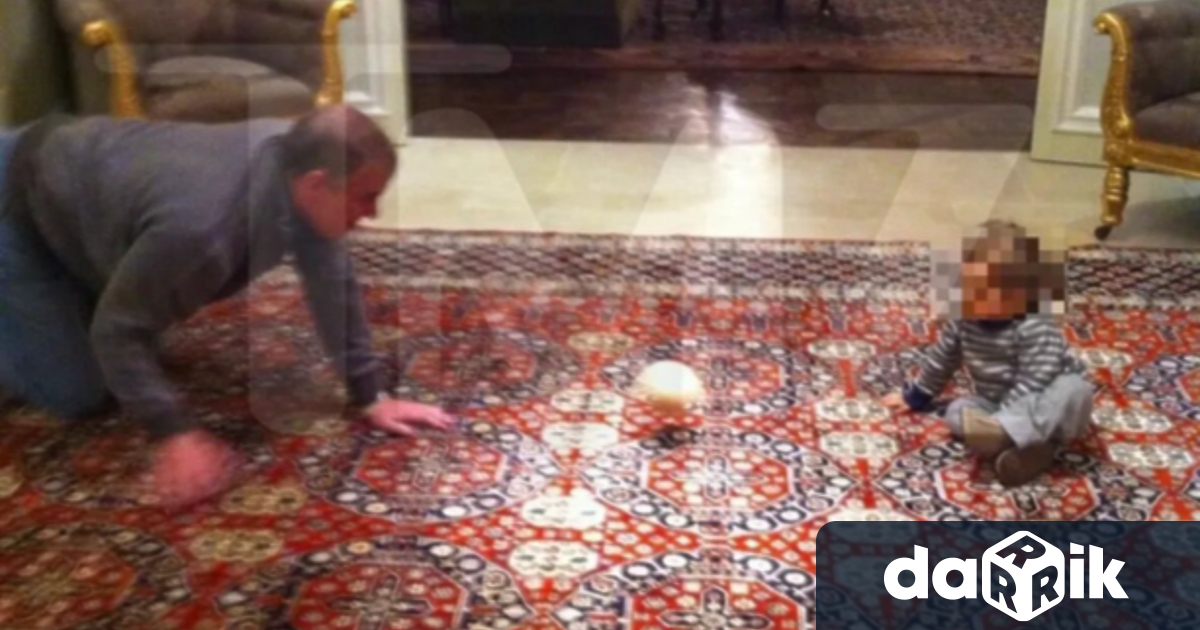 Появиха се нови смущаващи снимки на Андрю Маунтбатън Уиндзор на