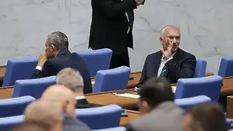 Парламентарните групи в спор: Промените за „втора пенсия“ водят до риск само за осигуряващите се