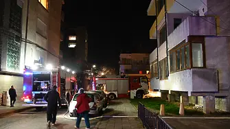 Заради горящ апартамент: Евакуираха обитателите на жилищна кооперация в Хасково