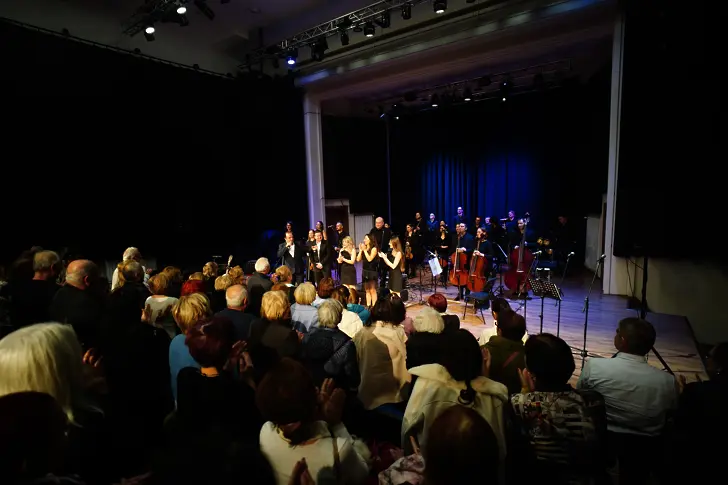 Национално турне "Музиката на Испания и Латински Америка" със звездни солисти и Симфониета-Враца в нови български градове