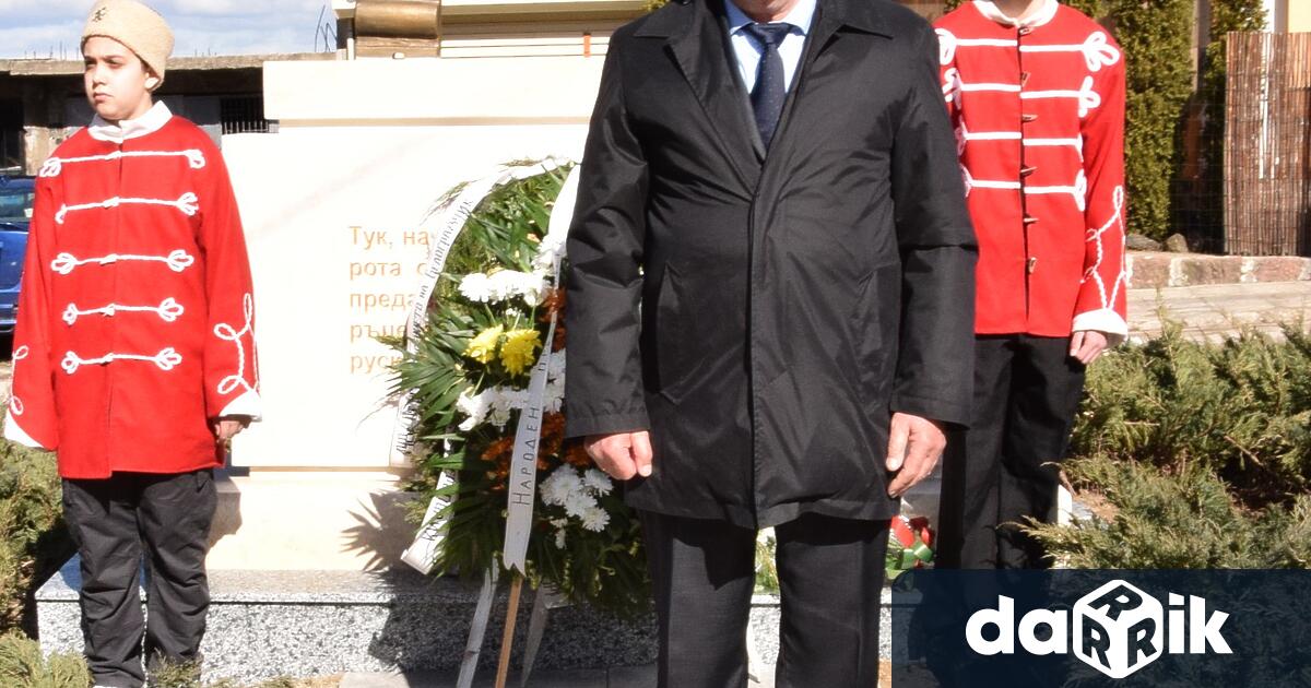 Областният управител на Видин Иван Иванов поднесе цветя пред новоизградения