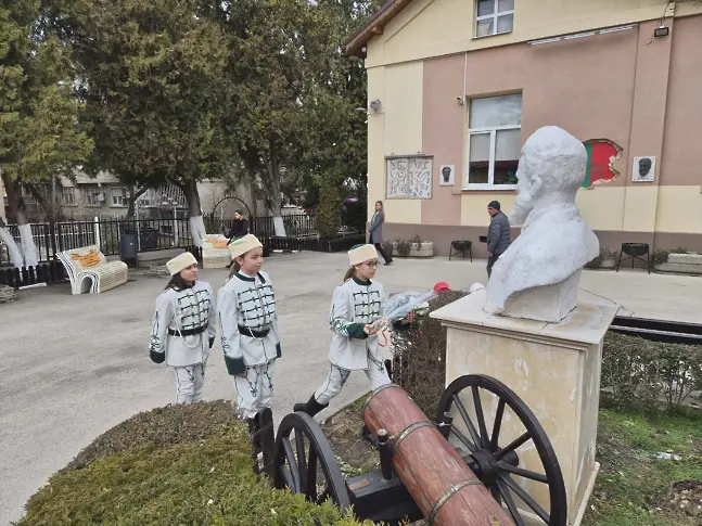 Тържествено отбелязване на 3 март в НУ „Христо Ботев“, гр. Плевен