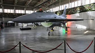 Закъсняват осемте изтребителя F-16