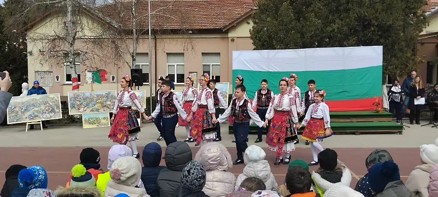 Тържествено отбелязване на 3 март в НУ „Христо Ботев“, гр. Плевен