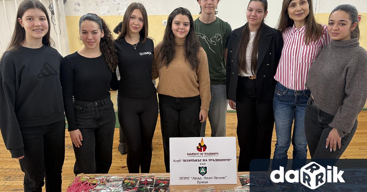Учениците от клуб Пламъкът на традициите при ППМГ Акад Иван