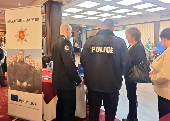 Бъдещи кандидат-студенти се запознаха с предложенията на 36 университета на изложение в Плевен