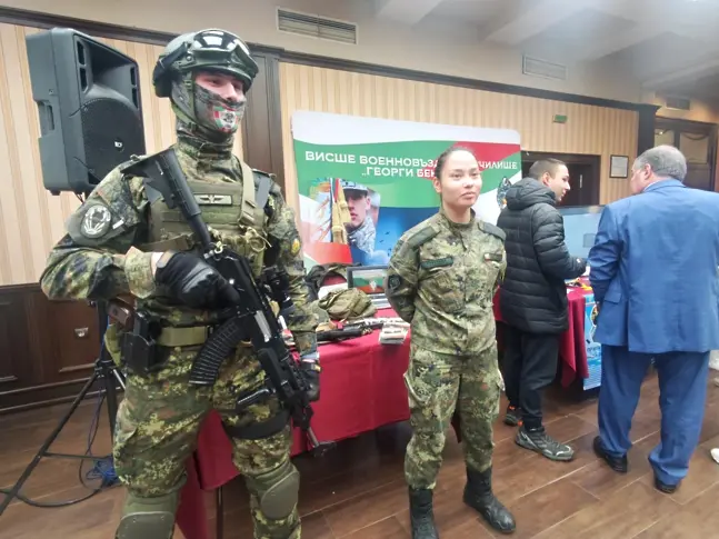 Бъдещи кандидат-студенти се запознаха с предложенията на 36 университета на изложение в Плевен