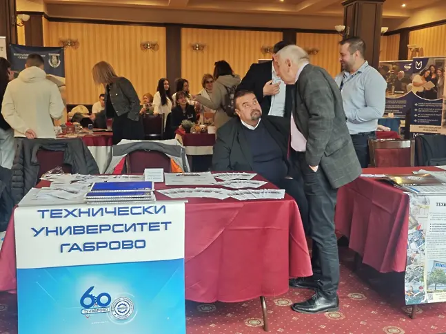 Бъдещи кандидат-студенти се запознаха с предложенията на 36 университета на изложение в Плевен