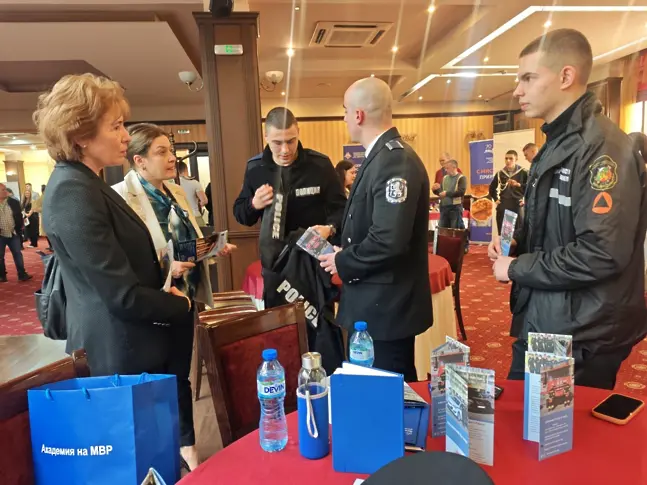 Бъдещи кандидат-студенти се запознаха с предложенията на 36 университета на изложение в Плевен