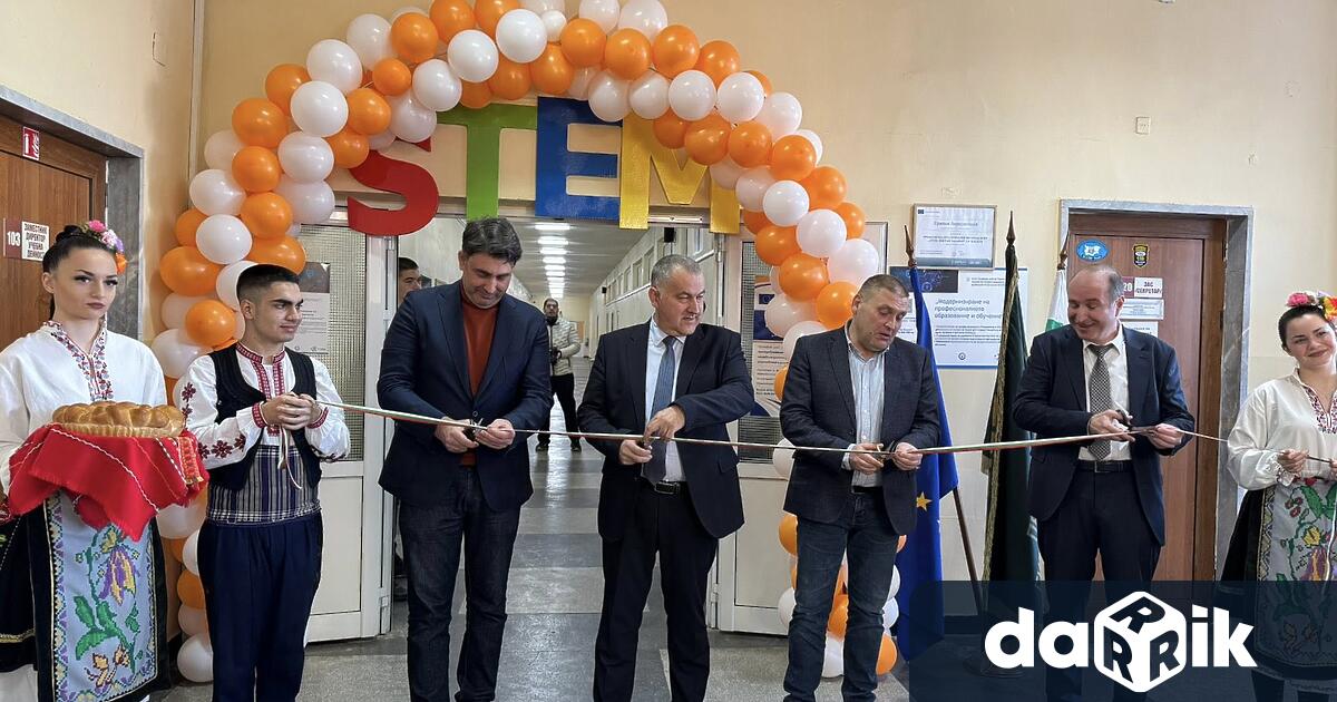 На25 февруари на патронния празник на Професионална гимназия по транспорт