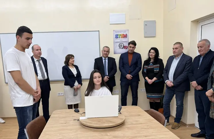 Областният управител инж. Александър Йотков присъства на официалното откриване на СТЕМ център в ПГТ „Проф. Цветан Лазаров“