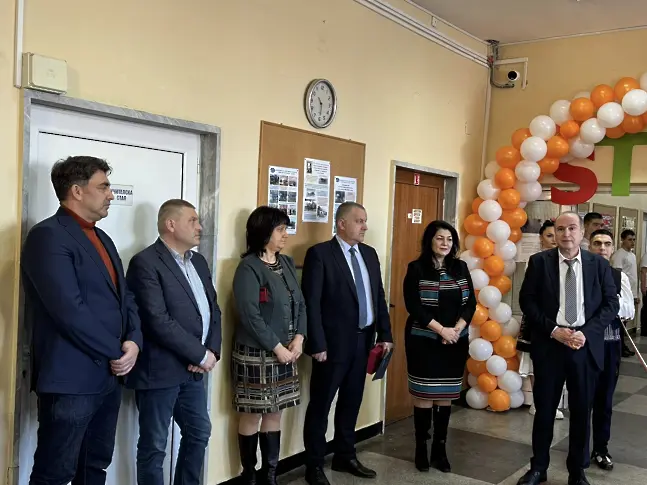 Областният управител инж. Александър Йотков присъства на официалното откриване на СТЕМ център в ПГТ „Проф. Цветан Лазаров“