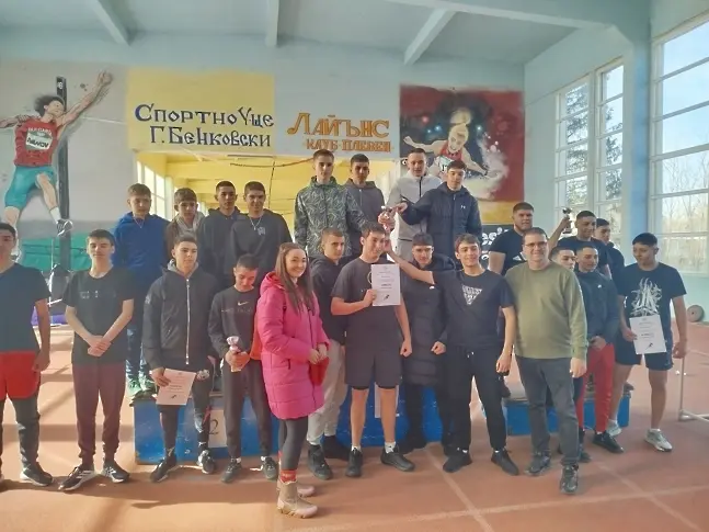 Ясни са класиралите се за областния етап на ученическите игри по волейбол и лека атлетика