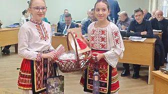 Мартеници за здраве раздаваха в Общинския съвет на Плевен