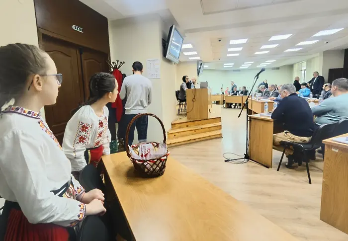 Мартеници за здраве раздаваха в Общинския съвет на Плевен