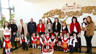 Деца от Нова Загора поднесоха първомартенски поздрав в навечерието на дългоочаквания празник 