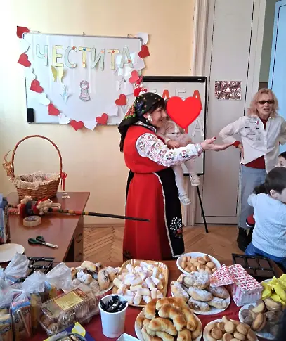  Областният екип по приемна грижа с празник „ Заедно изплетохме пролетта “ 