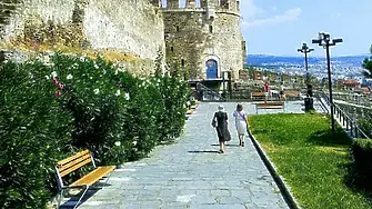 Българите пътуват повече в края на 2025 г., плащат средно по 741 лв. за екскурзия в чужбина