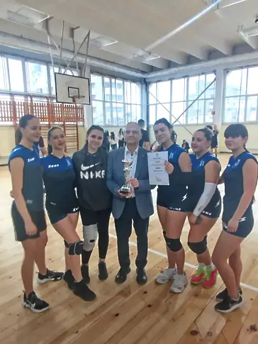 Ясни са класиралите се за областния етап на ученическите игри по волейбол и лека атлетика