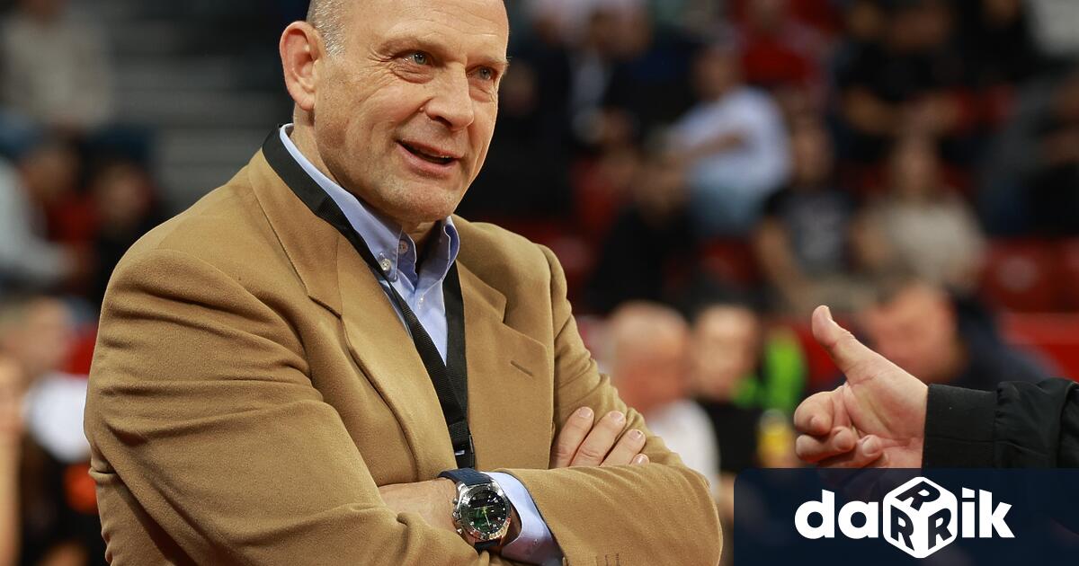 Баскетболният треньор Константин Папазов се оказа блокиран в Израел след