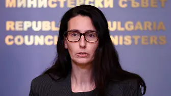 „МРРБ министър подала оставка “по здравословни причини“. Ха-ха! От какво се е „разболяла“