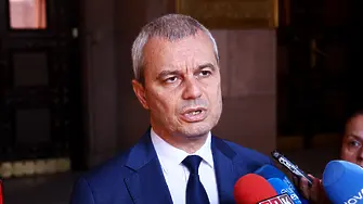 Костадинов за войната в Близкия изток: Правителството смени 4 пъти позицията си