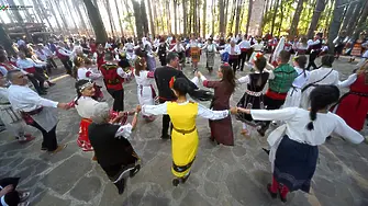 „Тренд“: 1 от 5 българи се страхува, че културата ни ще изчезне до 20 годин