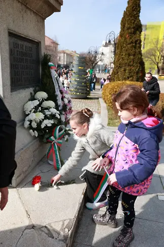 Севлиево се поклони пред подвига на освободителите