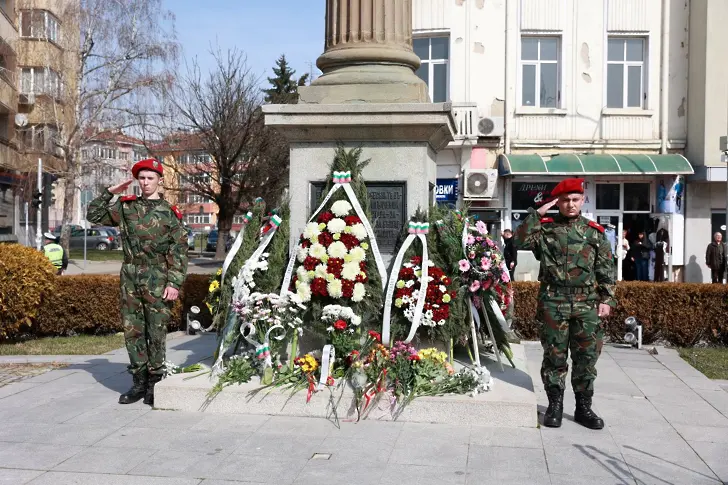 Севлиево се поклони пред подвига на освободителите