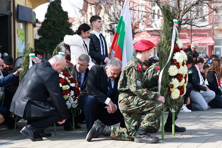 Севлиево се поклони пред подвига на освободителите