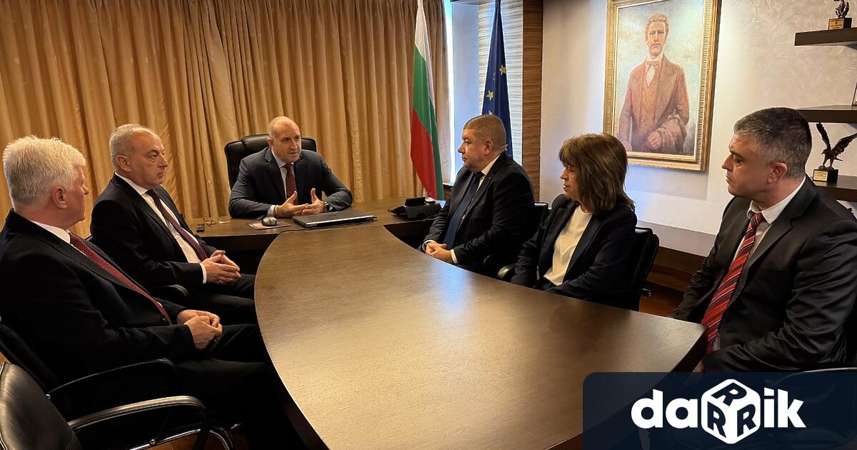 Няколко познати лица регистрираха лично коалицията на Радев Прогресивна България в