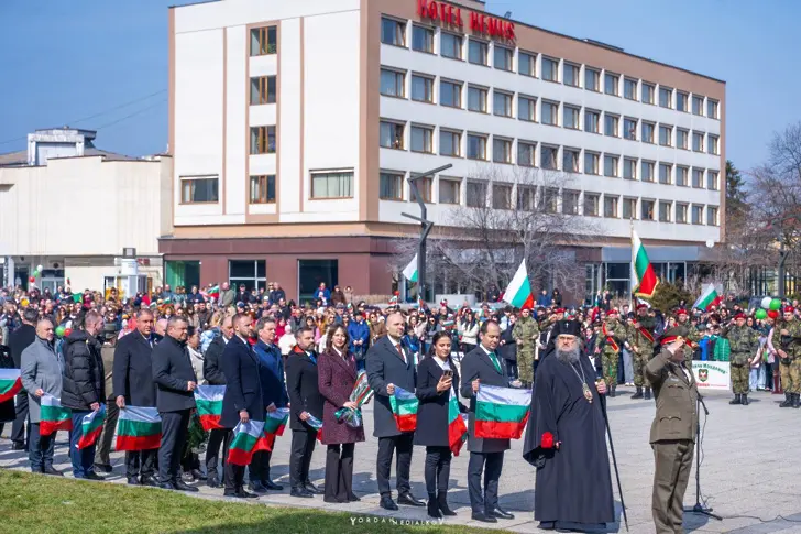 Враца отбеляза Националния празник