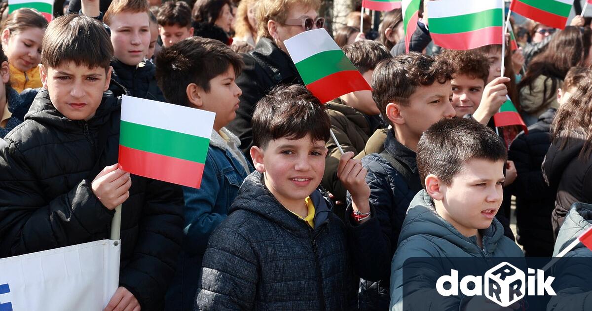 С изпълнение на оркестър Севлиево и море от трибагреници жителите