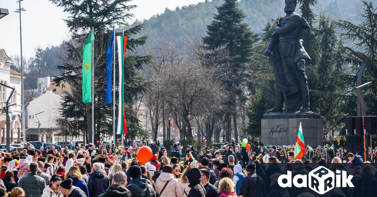 Началото на честването на Освобождението бе дадено с празнично шествие