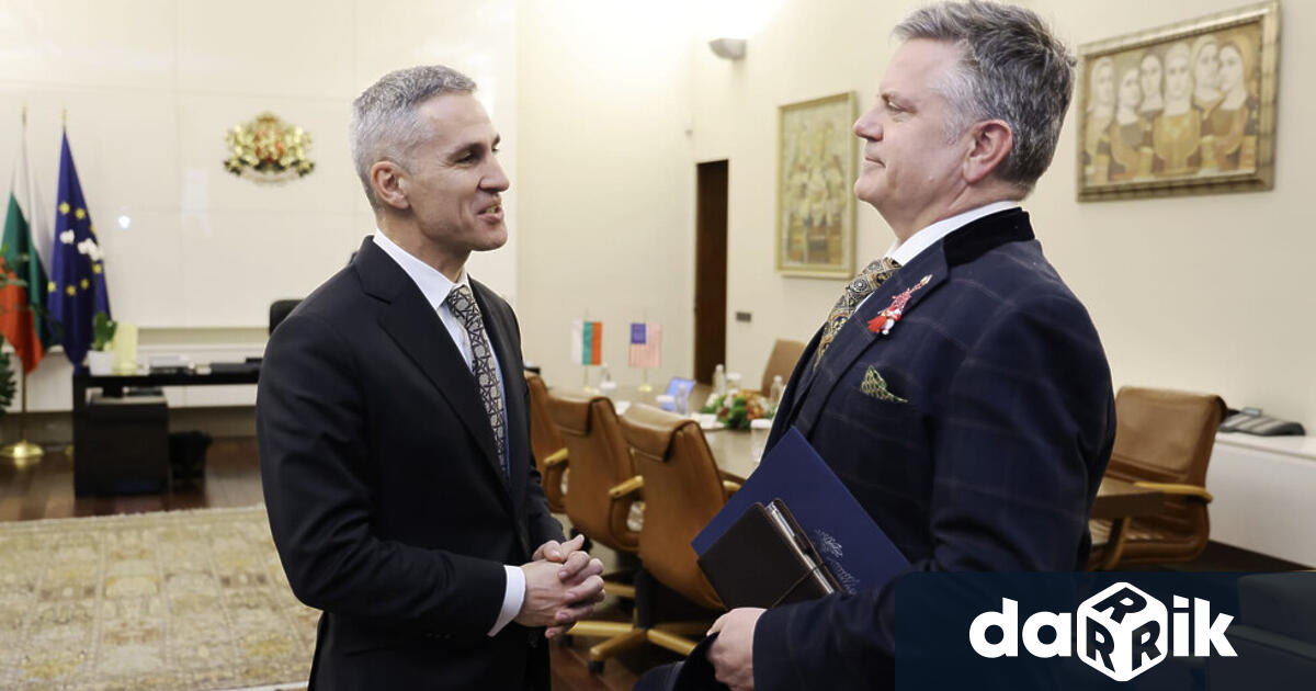 Служебният премиер Андрей Гюров се срещна с и д посланик