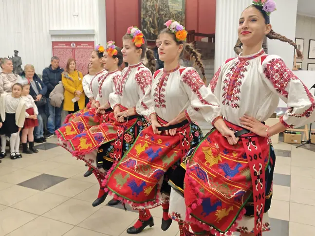  Отличиха спечелилите в Националния конкурс за детска рисунка „ Освобождението “ 