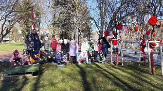 Централната градска част на Плевен грее в червено и бяло