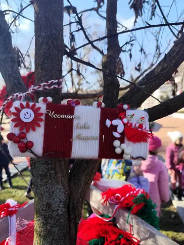 Централната градска част на Плевен грее в червено и бяло