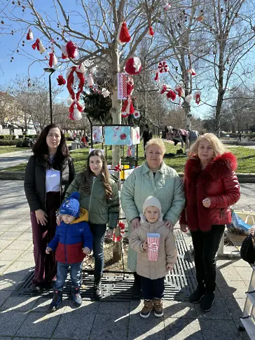 Централната градска част на Плевен грее в червено и бяло