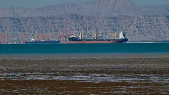 Подводница атакува ирански кораб, над 100 души са в неизвестност