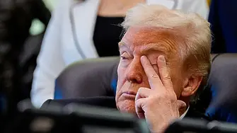 Лекуват Тръмп заради обрив