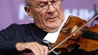 Виртуозен, самобитен, естествен и човечен – световноизвестният цигулар Минчо Минчев се завърна през февруари в родния си град Габрово