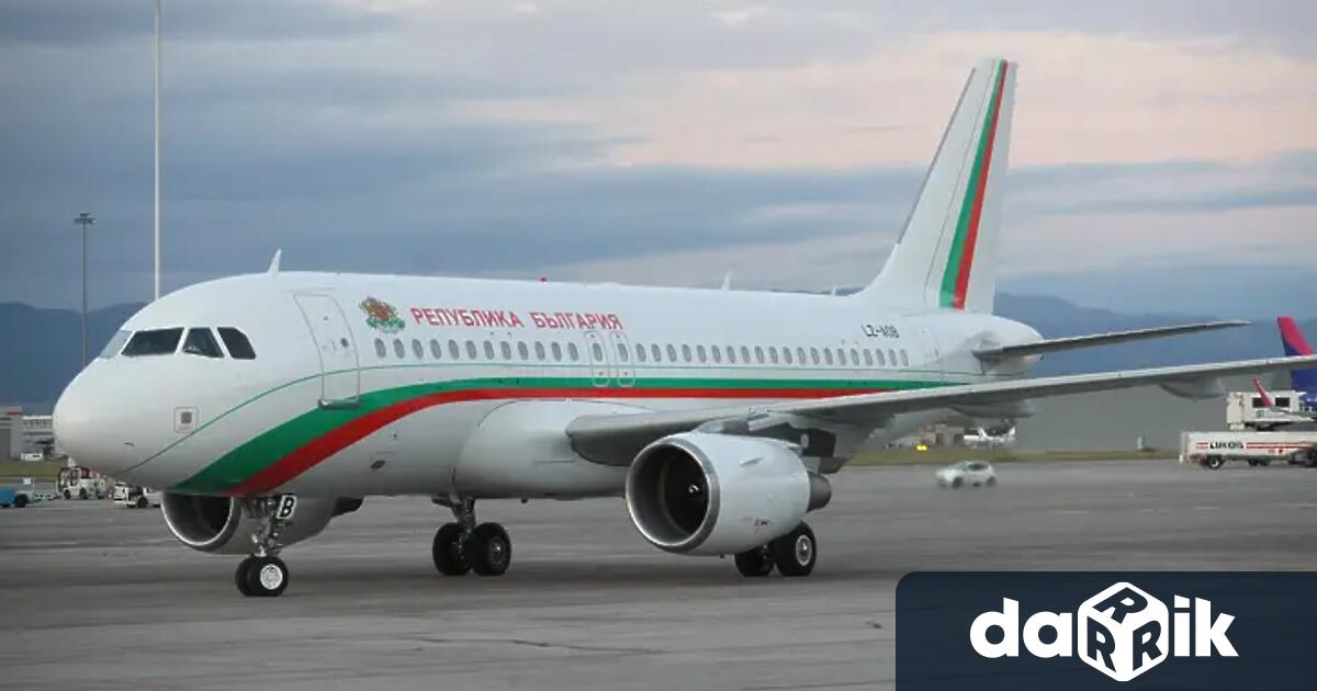 Самолетът на България Еър с първите български туристи от Дубай